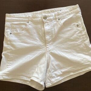 American Eagle Outfitters Super Stretch Short Sz 12. White